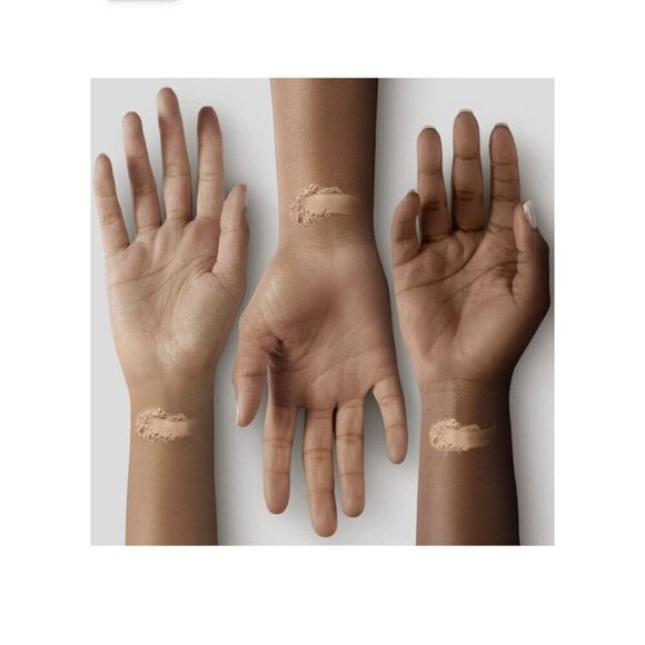 COVERGIRL Clean Matte Pressed Sensitive Skin Face Powder 525 Buff Beige - Picture 3 of 3